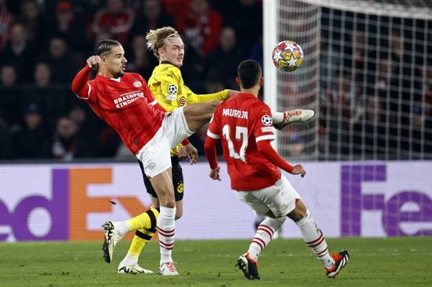 EINDHOVEN - (l-r) Armando Obispo of PSV Eindhoven, Mauro Junior of PSV Eindhoven during the UEFA Champions League last 16 match between PSV Eindhoven and Borussia Dortmund at the Phillips stadium on February 20, 2024 in Eindhoven, Netherlands. ANP MAURICE VAN STEEN UEFA Champions League 2023 24 2023 2024 xVIxANPxSportx xxANPxIVx 491642117 originalFilename: 491642117.jpg