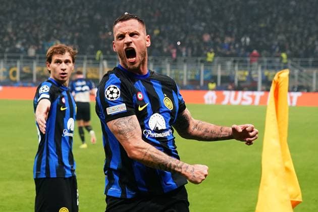 Foto Spada LaPresse 20 febbraio 2024 - Milano , Italia - calcio - Fc Inter Vs Atletico Madrid - Champions League 2023 2024 - Stadio San Siro Nella foto: marko arnautovic (FC Inter);esultanza dopo il gol February 20 , 2024 Milan , Italy - sport, calcio - Fc Inter Vs Atletico Madrid - Champions League 2023 2024 - San Siro Stadium . In the pic : marko arnautovic (FC Inter); celebrates after scoring 1-0  Copyright: xSpada LaPressex