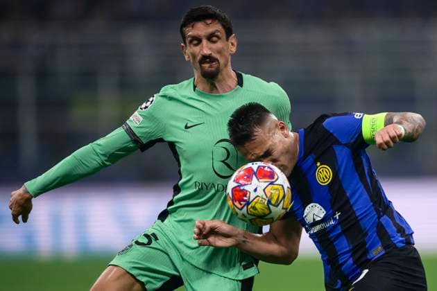 FC Internazionale v Club Atletico de Madrid - UEFA Champions League Stefan Savic of Club Atletico de Madrid comeptes for the ball with Lautaro Martinez of FC Internazionale during the UEFA Champions League football match between FC Internazionale and Club Atletico de Madrid. Milan Italy Copyright: xNicolòxCampox