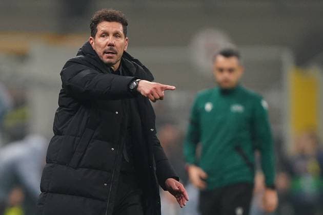 Foto Spada LaPresse 20 febbraio 2024 - Milano , Italia - calcio - Fc Inter Vs Atletico Madrid - Champions League 2023 2024 - Stadio San Siro Nella foto: Diego Simeone ( Atletico Madrid ) February 20 , 2024 Milan , Italy - sport, calcio - Fc Inter Vs Atletico Madrid - Champions League 2023 2024 - San Siro Stadium . In the pic : Diego Simeone ( Atletico Madrid )  Copyright: xSpada LaPressex