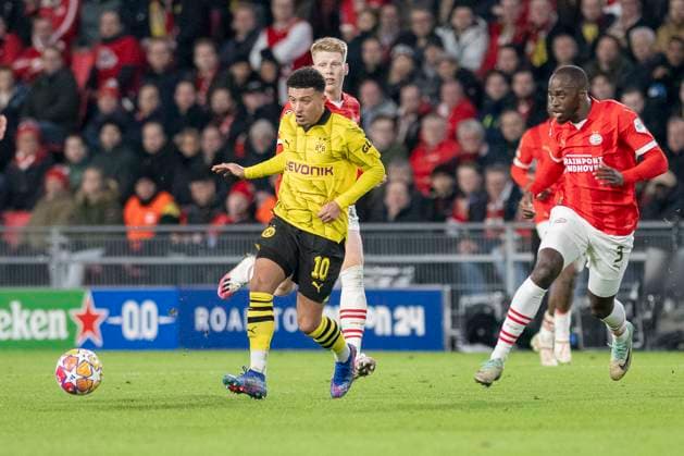 Jadon Sancho Borussia Dortmund 09, 10 is followed by Jordan Teze PSV Eindhoven, 03 Football UEFA Champions League, Season 2023 2024, Round of 16, Round 1 of 2, PSV Eindhoven Borussia Dortmund on 20 02 2024 at Phillips Stadium in Eindhoven Photo Kirchner Media TH Copyright: xKirchner-Media THx