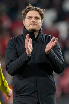 Edin Terzic Borussia Dortmund 09, Coach thanks the fans Football UEFA Champions League, Season 2023 2024, Round of 16, Round 1 of 2, PSV Eindhoven Borussia Dortmund on 20 02 2024 at Phillips Stadium in Eindhoven Photo Kirchner Media TH Copyright: xKirchner-Media THx