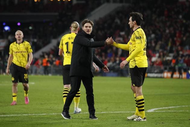 EINDHOVEN - (l-r) Borussia Dortmund coach Edin Terzic, Mats Hummels of Borussia Dortmund during the UEFA Champions League round of 16 match between PSV Eindhoven and Borussia Dortmund at the Phillips stadium on February 20, 2024 in Eindhoven, Netherlands. ANP Hollandse Hoogte Bart Stoutjesdijk UEFA Champions League 2023 24 2023 2024 xVIxANPxSportx xBartxStoutjesdijkxIVx 491648549 originalFilename: 491648549.jpg