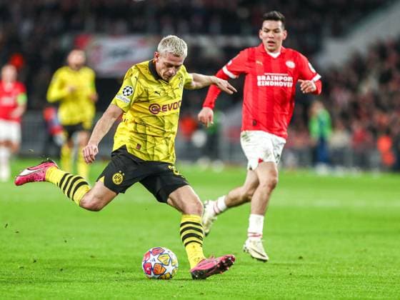 Julian Ryerson Borussia Dortmund BVB, 26 on the ball, in action, single action, NLD, PSV Eindhoven vs Borussia Dortmund BVB, UEFA Champions League 2023 24 Round of 16, first leg, 20 02 2024, NLD, PSV Eindhoven vs Borussia Dortmund BVB, UEFA Champions League 2023 24 Round of 16, first leg, 20 02 2024, photo Eibner Pressefoto Gabriel Boia EIndhoven Copyright: xEibner-Pressefoto GabrielxBoiax EP_EER