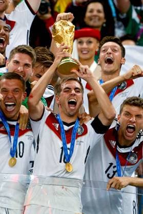 Onderwerp Subject: Germany - World Cup Reklame: Club Team Country: Seizoen Season: 2014 FOTO PHOTO: F.L.T.R: Lukas PODOLSKI ( Lukas Josef PODOLSKI ) of Germany and Goalkeeper Ron Robert ZIELER of Germany and Mario GOTZE of Germany and Philipp LAHM of Germany and Mesut OZIL of Germany and Thomas MULLER of Germany celebrating World Cup victory with the Trophy. (Photo by PICS UNITED) RIO DE JANEIRO BRAZIL Content not available for redistribution in The Netherlands directly or indirectly through any third parties. Copyright: xBSRxAgencyx 14690713ICS7501A