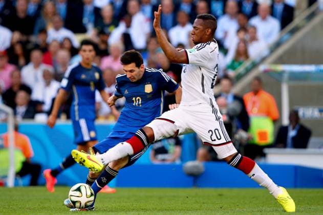 Onderwerp Subject: Germany - Argentina - World Cup Reklame: Club Team Country: Seizoen Season: 2014 FOTO PHOTO: Jerome BOATENG (R) of Germany in duel with Lionel MESSI ( Lionel Andres MESSI ) (L) of Argentina. (Photo by PICS UNITED) RIO DE JANEIRO BRAZIL Content not available for redistribution in The Netherlands directly or indirectly through any third parties. Copyright: xBSRxAgencyx 14690713ICS2202
