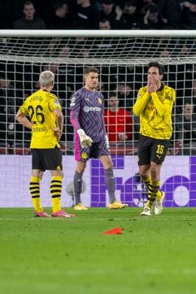 Mats Hummels Borussia Dortmund 09, 15 puts his hands in front of his face and cant believe that there was a penalty whistle for his grab while Julian Ryerson Borussia Dortmund, 26 and Alexander Meyer Borussia Dortmund 09, 33 Football UEFA Champions League, 2023 2024 season, round of 16, round 1 of 2, PSV Eindhoven Borussia Dortmund on 20 02 2024 at the Phillips Stadium in Eindhoven Photo Kirchner Media TH Copyright: xKirchner-Media THx
