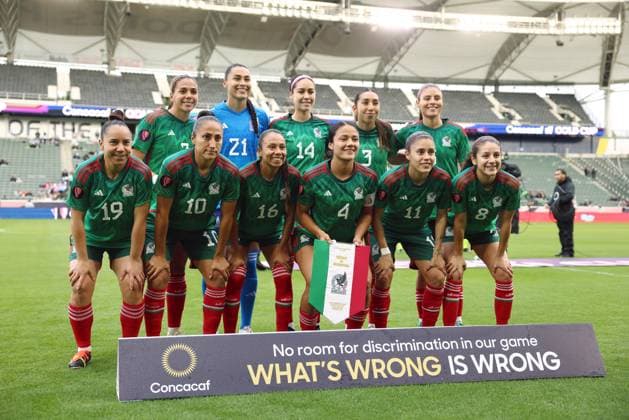 Carson, United States, February 20th 2024: Team Mexico pose for a picture during the Concacaf Women Gold Cup 2024 football match between Mexico and Argentina at Dignity Health Sports Park in Carson, United States. (Katelyn Mulcahy SPP) Copyright: xKatelynxMulcahyx xSPPx spp-en-KaMuSp-20240220_WGoldCup_MexicovArgentinaKM0900