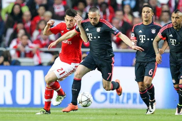 Onderwerp Subject: SL Benfica - FC Bayern Munchen - Champions League Reklame: Club Team Country: Seizoen Season: 2015 2016 FOTO PHOTO: PIZZI ( Luis Miguel Afonso FERNANDES ) (L) of SL Benfica in duel with Franck RIBERY ( Franck Bilal RIBERY ) (R) of FC Bayern Munchen. (Photo by PICS UNITED) LISBON PORTUGAL Content not available for redistribution in The Netherlands directly or indirectly through any third parties. Copyright: xBSRxAgencyx 16190413652023
