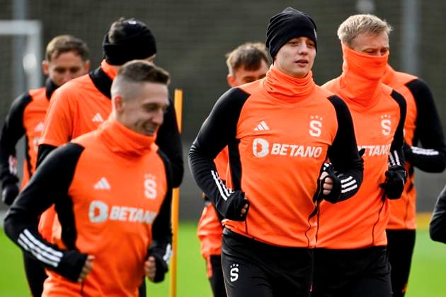 Ladislav Krejci (second from right) attends AC Sparta Prague training session before the Europa League 2nd round return leg match AC Sparta Prague vs Galatasaray Istanbul, Prague, February 21, 2024. (CTKxPhoto OndrejxDeml) CTKPhotoP2024022103252  CTKPhotoP2024022103252