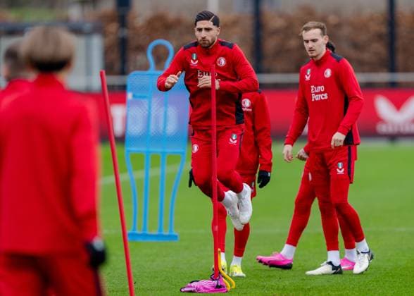 ROTTERDAM - Alireza Jahanbakhsh (M) during a training at Feyenoord. AS Roma and Feyenoord meet in Rome for a Europa League match. ANP MARCO DE SWART xVIxANPxSportx xxANPxIVx 491678868 originalFilename: 491678868.jpg