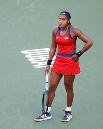 Coco Gauff looks at the stadium monitor, Dubai Duty Free Tennis Championships, Dubai, U A E Tennis Dubai Tennis Championships 2024 WTA Dubai Duty Free Tennis Stadium Dubai United Arab Emirates 21 February 2024 Copyright: xJuergenxHasenkopfx