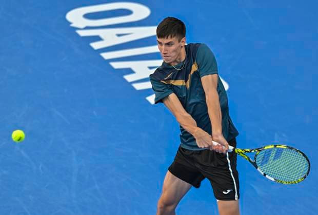 ATP, Tennis Herren Qatar Exxonmobil Open Tennis Tournament 2024 Fabian Marozsan of Hungary is playing against Karen Khachanov in his round of 16 singles match at the ATP Qatar ExxonMobil Open tennis tournament at the Khalifa International Tennis Complex in Doha, Qatar, on February 21, 2024. DOHA Qatar  Copyright: xNoushadxThekkayilx originalFilename:varittyakkal-atpqatar240221_np56g.jpg