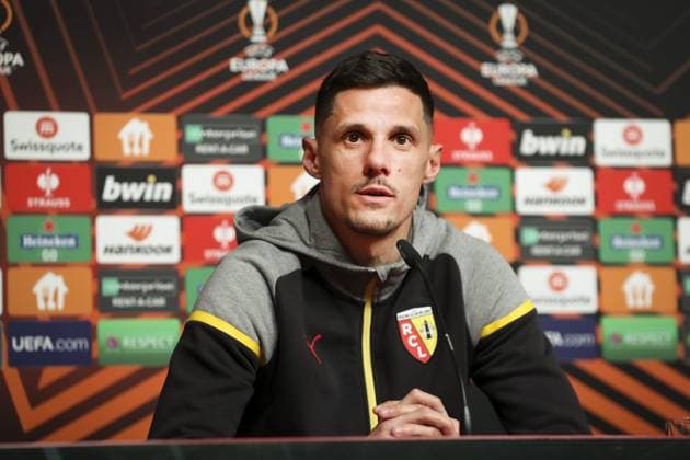 CONF RC LENS LIGUE EUROPA PHOTOPQR VOIX DU NORD SEVERINE COURBE ; 21 02 2024 ; Fribourg, Stade Europa, Allemagne le 21 02 24. Conference de presse du joueur Florian Sotoca avant le match de barrage retour de Ligue Europa contre le SC Fribourg. PHOTO SEVERINE COURBE LA VOIX DU NORD Feb 21st 2024 press conference, PK, Pressekonferenz of RC Lens a day before its match against Fribourg in Europa League NORD PAS DE CALAIS France  Copyright: xPHOTOPQR VOIXxDUxNORD MAXPPPxSEVERINExCOURBEx 20240221VDN8671 20240221VDN8672