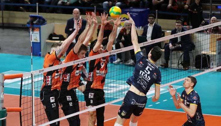 Alessandro Michieletto in attack, Marek Sotola, Saso Stalekar, Timothee Carle duel Match scene Action Sport Volleyball CEV Champions League quarter-finals mens season 2023 2024 21 02 2024 BR Volleys Berlin BRV vs Itas Trentino