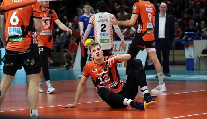 Saso Stalekar disappointed after losing a point Sport Volleyball CEV Champions League quarter-finals mens season 2023 2024 21 02 2024 BR Volleys Berlin BRV vs Itas Trentino