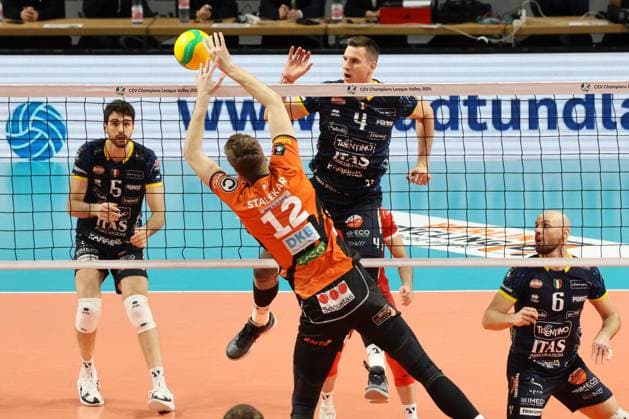 DEU, CEV Champions League Volley 2024, BR Volleys vs Itas Trentino , 21 02 2024, Max Schmeling Halle, Berlin, DEU, CEV Champions League Volley 2024, BR Volleys vs Itas Trentino , pictured Saso Stalekar BR Volleys 12 , Jan Kozamernik Trentino 4 Photo Juergen Engler nordphoto GmbH nordphotoxGmbHx xEngler nph00076
