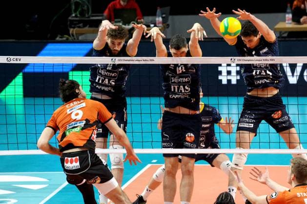 DEU, CEV Champions League Volley 2024, BR Volleys vs Itas Trentino , 21 02 2024, Max Schmeling Halle, Berlin, DEU, CEV Champions League Volley 2024, BR Volleys vs Itas Trentino , pictured Timothee Carle BR Volleys 9 , Kamil Rychlicki Trentino 11 , Marko Podrascanin Trentino 18 , Alessandro Michieletto Trentino 5 Photo Juergen Engler nordphoto GmbH nordphotoxGmbHx xEngler nph00076