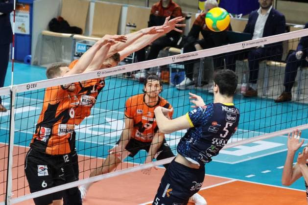 DEU, CEV Champions League Volley 2024, BR Volleys vs Itas Trentino , 21 02 2024, Max Schmeling Halle, Berlin, DEU, CEV Champions League Volley 2024, BR Volleys vs Itas Trentino , pictured Johannes Tille BR Volleys 6 , Saso Stalekar BR Volleys 12 , Alessandro Michieletto Trentino 5 Photo Juergen Engler nordphoto GmbH nordphotoxGmbHx xEngler nph00076