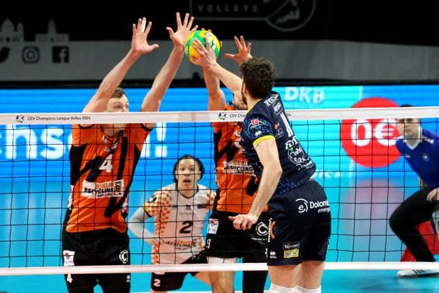 DEU, CEV Champions League Volley 2024, BR Volleys vs Itas Trentino , 21 02 2024, Max Schmeling Halle, Berlin, DEU, CEV Champions League Volley 2024, BR Volleys vs Itas Trentino , in the picture Timo Tammemaa BR Volleys 4 , Timothee Carle BR Volleys 9 , Kamil Rychlicki Trentino 11 Photo Juergen Engler nordphoto GmbH nordphotoxGmbHx xEngler nph00076