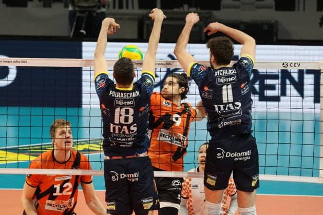 DEU, CEV Champions League Volley 2024, BR Volleys vs Itas Trentino , 21 02 2024, Max Schmeling Halle, Berlin, DEU, CEV Champions League Volley 2024, BR Volleys vs Itas Trentino , pictured Timothee Carle BR Volleys 9 , Marko Podrascanin Trentino 18 , Kamil Rychlicki Trentino 11 Photo Juergen Engler nordphoto GmbH nordphotoxGmbHx xEngler nph00076