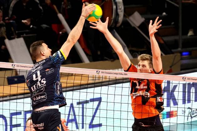 DEU, CEV Champions League Volley 2024, BR Volleys vs Itas Trentino , 21 02 2024, Max Schmeling Halle, Berlin, DEU, CEV Champions League Volley 2024, BR Volleys vs Itas Trentino , pictured Saso Stalekar BR Volleys 12 , Jan Kozamernik Trentino 4 Photo Juergen Engler nordphoto GmbH nordphotoxGmbHx xEngler nph00076