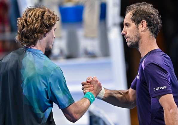 ATP, Tennis Herren Qatar Exxonmobil Open Tennis Tournament 2024 Andrey Rublev (L) is shaking hands with Richard Gasquet of France after winning the round of 16 singles match at the ATP Qatar ExxonMobil Open tennis tournament at the Khalifa International Tennis Complex in Doha, Qatar, on February 21, 2024. DOHA Qatar  Copyright: xNoushadxThekkayilx originalFilename:varittyakkal-atpqatar240221_npy3l.jpg