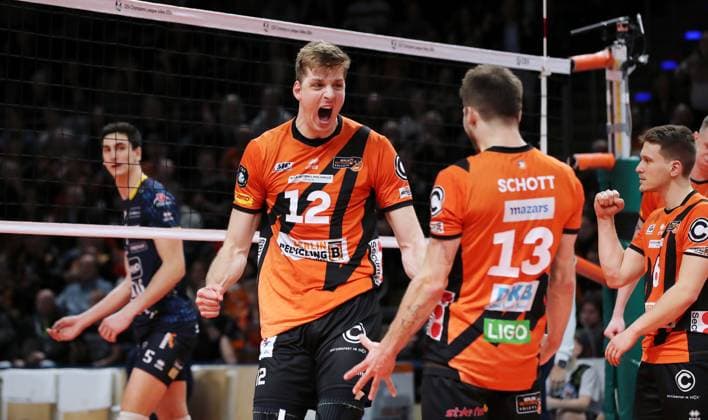 Saso Stalekar celebrates with Ruben Schott after winning a point Joy Emotion Cheers Sport Volleyball CEV Champions League quarter-finals mens season 2023 2024 21 02 2024 BR Volleys Berlin BRV vs Itas Trentino