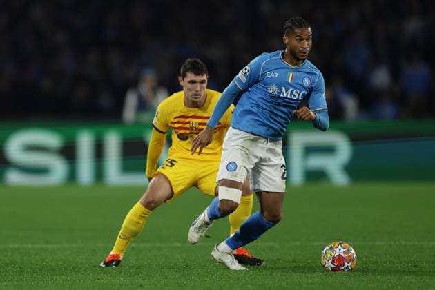 Champions League match SSC Napoli vs Barcellona Barcellona s Danish defender Andreas Christensen challenges for the ball with SSC Napoli s Swedish midfielder Jens-Lys Michel Cajuste during the UEFA Champions League round 16 match between SSC Napoli vs Barcellona at the Diego Armando Maradona Stadium in Naples, southern Italy, on February 21, 2024. ABPH1587 Copyright: xAntonioxBalascox