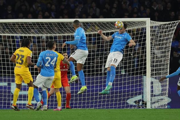 Amir Rrahmani (SSC Napoli) in action during the UEFA CHAMPIONS LEAGUE soccer match between NAPOLI and BARCELLONA at Diego Armando Maradona Stadium in Naples, Italy - Wednesday, February 21, 2024. ( Alessandro Garofalo LaPresse )  Copyright: xAlessandroxGarofalo LaPressex