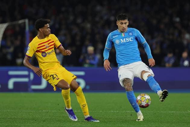 Lamine Yamal FC Barcelona, Barca , Mathias Olivera (SSC Napoli) in action during the UEFA CHAMPIONS LEAGUE soccer match between NAPOLI and BARCELLONA at Diego Armando Maradona Stadium in Naples, Italy - Wednesday, February 21, 2024. ( Alessandro Garofalo LaPresse )  Copyright: xAlessandroxGarofalo LaPressex