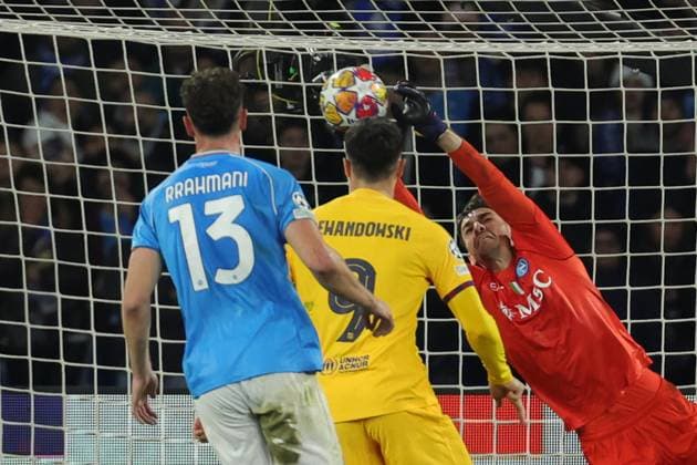 Alex Meret (SSC Napoli) save a goal during the UEFA CHAMPIONS LEAGUE soccer match between NAPOLI and BARCELLONA at Diego Armando Maradona Stadium in Naples, Italy - Wednesday, February 21, 2024. ( Alessandro Garofalo LaPresse )  Copyright: xAlessandroxGarofalo LaPressex