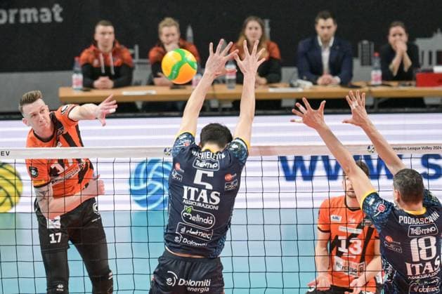 Berlin, Germany January 21, 2024 CL Volleyball 1 4 Final 2023 2024 Berlin Recycling Volleys vs Itas Trentino In the picture from left in a duel Marek Sotola BR Volleys , Alessandro Michieletto Itas Trentino , Marko Podrascanin Itas Trentino Copyright: xFotostandx xReuhlx