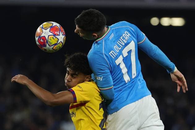 Mathias Olivera (SSC Napoli), Lamine Yamal FC Barcelona, Barca challenge for the ball during the UEFA CHAMPIONS LEAGUE soccer match between NAPOLI and BARCELLONA at Diego Armando Maradona Stadium in Naples, Italy - Wednesday, February 21, 2024. ( Alessandro Garofalo LaPresse )  Copyright: xAlessandroxGarofalo LaPressex