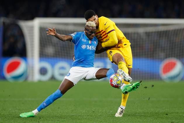 Victor Osimhen (SSC Napoli) and Ronald Araujo FC Barcelona, Barca battle for the ball, UEFA Champions League 2023 2024 - Round of 16 First Leg, SSC Napoli vs FC Barcelona, Diego Armando Maradona StadiuÃ¬, February 21, 2024, Naples, Italy.