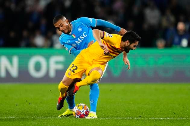 SSC Napoli v FC Barcelona, Barca Round of 16 First Leg - UEFA Champions League 2023 24 Ilkay Gundogan central midfield of Barcelona and Germany and Juan Jesus centre-back of Napoli and Brazil compete for the ball during the UEFA Champions League 2023 24 round of 16 first leg match between SSC Napoli and FC Barcelona at Stadio Diego Armando Maradona on February 21, 2024 in Naples, Italy. Naples Italy  Copyright: xJosexBretonx originalFilename:breton-sscnapol240221_npNm3.jpg