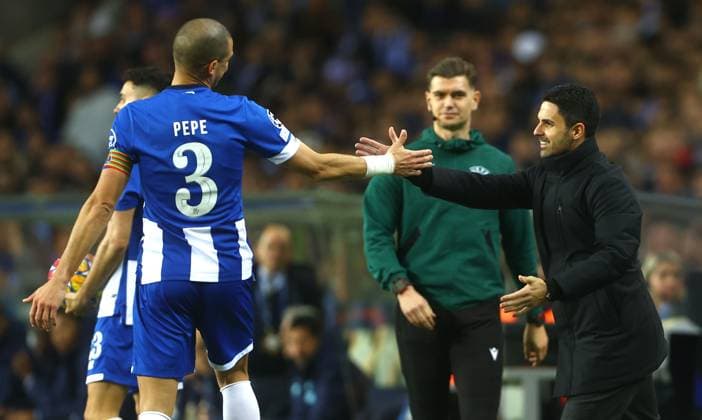 Arsenal manager Mikel Arteta shakes hands with Pepe of Porto Porto v Arsenal, UEFA Champions League, Round of 16, First Leg, Football, Estadio do Dragao, Porto, Portugal - 21 Feb 2024 EDITORIAL USE ONLY No use with unauthorised audio, video, data, fixture lists, club league logos or live services. Online in-match use limited to 120 images, no video emulation. No use in betting, games or single club league player publications. Copyright: xKieranxMcManus Shutterstockx 14355127af