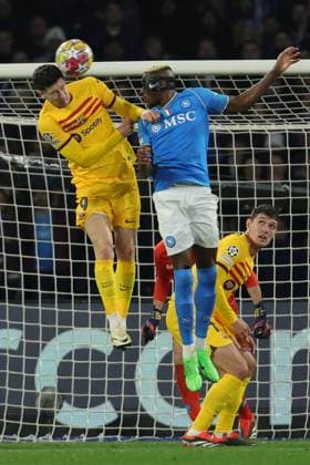 Victor Osimhen (SSC Napoli) and Robert Lewandowski FC Barcelona, Barca in action during the UEFA CHAMPIONS LEAGUE soccer match between NAPOLI and BARCELLONA at Diego Armando Maradona Stadium in Naples, Italy - Wednesday, February 21, 2024. ( Alessandro Garofalo LaPresse )  Copyright: xAlessandroxGarofalo LaPressex