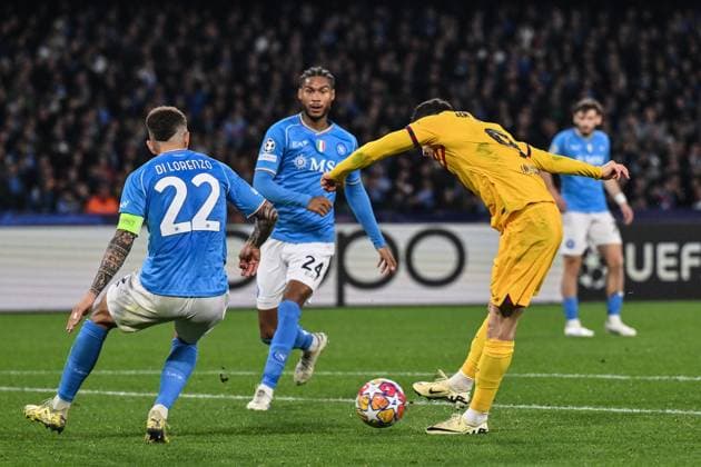 Sport Bilder des Tages Ci Napoli 21 02 2024 - Champions League Napoli-Barcellona foto Carmelo Imbesi Image nella foto: gol Robert Lewandowski 