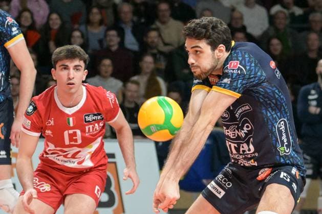 Berlin, Germany January 21, 2024 CL Volleyball 1 4 Final 2023 2024 Berlin Recycling Volleys vs Itas Trentino In the picture Daniele Lavia Itas Trentino receiving the ball, in the background Ruben Schott BR Volleys Copyright: xFotostandx xReuhlx