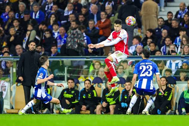 FC Porto v Arsenal Champions League 21 02 2024. Gabriel Martinelli (11) of Arsenal heads the ball during the Champions League match between FC Porto and Arsenal at Estadio do Dragao, Porto, Portugal on 21 February 2024. Editorial use only , Copyright: xNigelxKeenex PSI-19079-0035