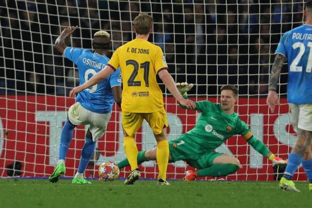 Victor Osimhen (SSC Napoli) scored his side s first goal for the 1-1 during the UEFA CHAMPIONS LEAGUE soccer match between NAPOLI and BARCELLONA at Diego Armando Maradona Stadium in Naples, Italy - Wednesday, February 21, 2024. ( Alessandro Garofalo LaPresse )  Copyright: xAlessandroxGarofalo LaPressex