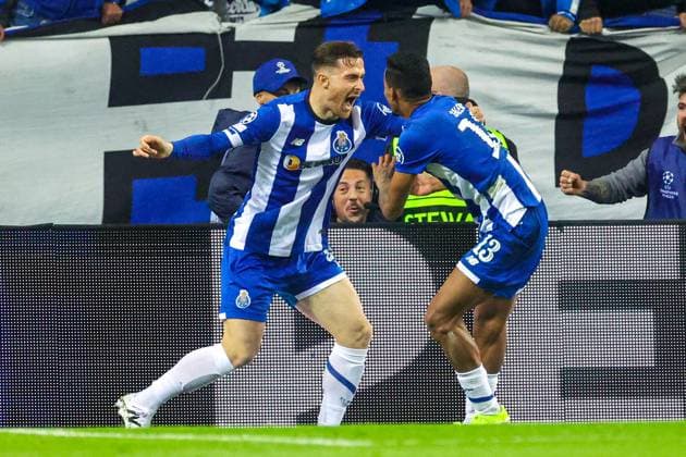 FC Porto v Arsenal Champions League 21 02 2024. Goal 1-0 Galeno (13) of FC Porto scores a goal and celebrates during the Champions League match between FC Porto and Arsenal at Estadio do Dragao, Porto, Portugal on 21 February 2024. Editorial use only , Copyright: xNigelxKeenex PSI-19079-0041