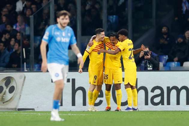 Robert Lewandowski FC Barcelona, Barca celebrates after scoring his team s first goal with team mates, UEFA Champions League 2023 2024 - Round of 16 First Leg, SSC Napoli vs FC Barcelona, Diego Armando Maradona StadiuÃ¬, February 21, 2024, Naples, Italy.