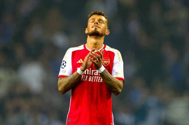 FC Porto v Arsenal Champions League 21 02 2024. Ben White (4) of Arsenal looks dejected at full time during the Champions League match between FC Porto and Arsenal at Estadio do Dragao, Porto, Portugal on 21 February 2024. Editorial use only , Copyright: xNigelxKeenex PSI-19079-0043