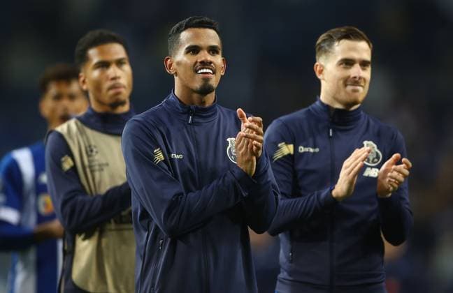 Wenderson Galeno of Porto celebrates at full time Porto v Arsenal, UEFA Champions League, Round of 16, First Leg, Football, Estadio do Dragao, Porto, Portugal - 21 Feb 2024 EDITORIAL USE ONLY No use with unauthorised audio, video, data, fixture lists, club league logos or live services. Online in-match use limited to 120 images, no video emulation. No use in betting, games or single club league player publications. Copyright: xKieranxMcManus Shutterstockx 14355127bg
