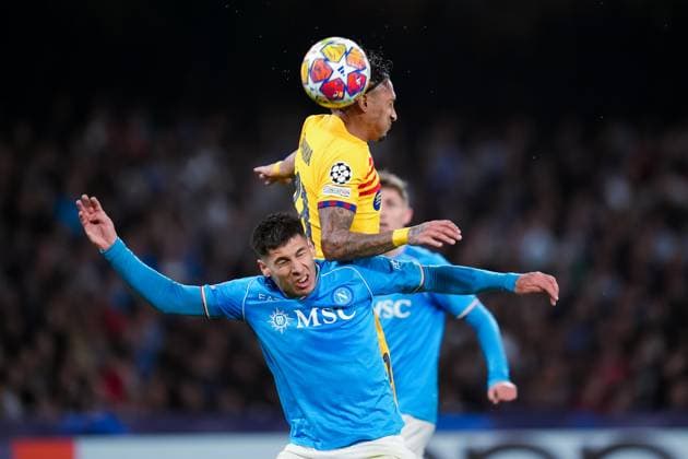 SSC Napoli v FC Barcelona, Barca - UEFA Champions League Raphinha of FC Barcelona and Mathias Oliveira of SSC Napoli jump for the ball during the UEFA Champions League Round of 16 first leg match between SSC Napoli v FC Barcelona at Stadio Diego Armando Maradona on February 14, 2024 in Rome, Italy. Naples Stadio Diego Armando Maradona Naples Italy Copyright: xGiuseppexMaffiax UCL_Napoli-Barcelona_GM_210224DSC01492