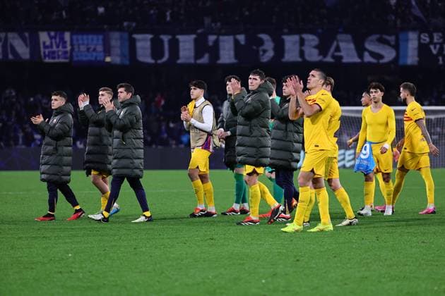 Barcelona players wave goodbye at the end of the game the Champions League football match between SSC Napoli and FC Barcelona, Barca at Diego Armando Maradona stadium in Naples (Italy), February 21st, 2024. cesarexpurini