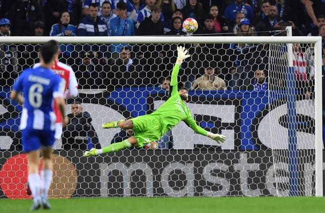21st February 2024: Dragon Stadium, Porto, Portugal; Champions League football. FC Porto versus Arsenal FC: David Raya of Arsenalis bgeaten by the shot from Rodrigues do Nascimento Galeno of Porto in the 94th minute for 1-0 and the win  ActionPlus12610917 DanielxCastro