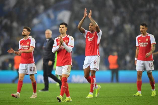 Estadio do Dragao Gabriel Martinelli and Arsenal players applaud the fans after the defeat in the match between Porto and Arsenal, in the round of 16 of the UEFA Champions League 2023 2024 at Estadio do Dragao this Wednesday 21. 30761 (Daniel Castro SPP) Copyright: xDanielxCastrox xSPPx spp-en-DaCa-DVC_1716